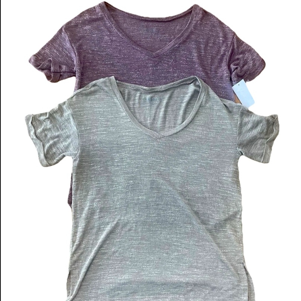 Bundle of Two Mudd Women's Xsm Tops 1 New With Tag  Beige and Maroon V-Neck